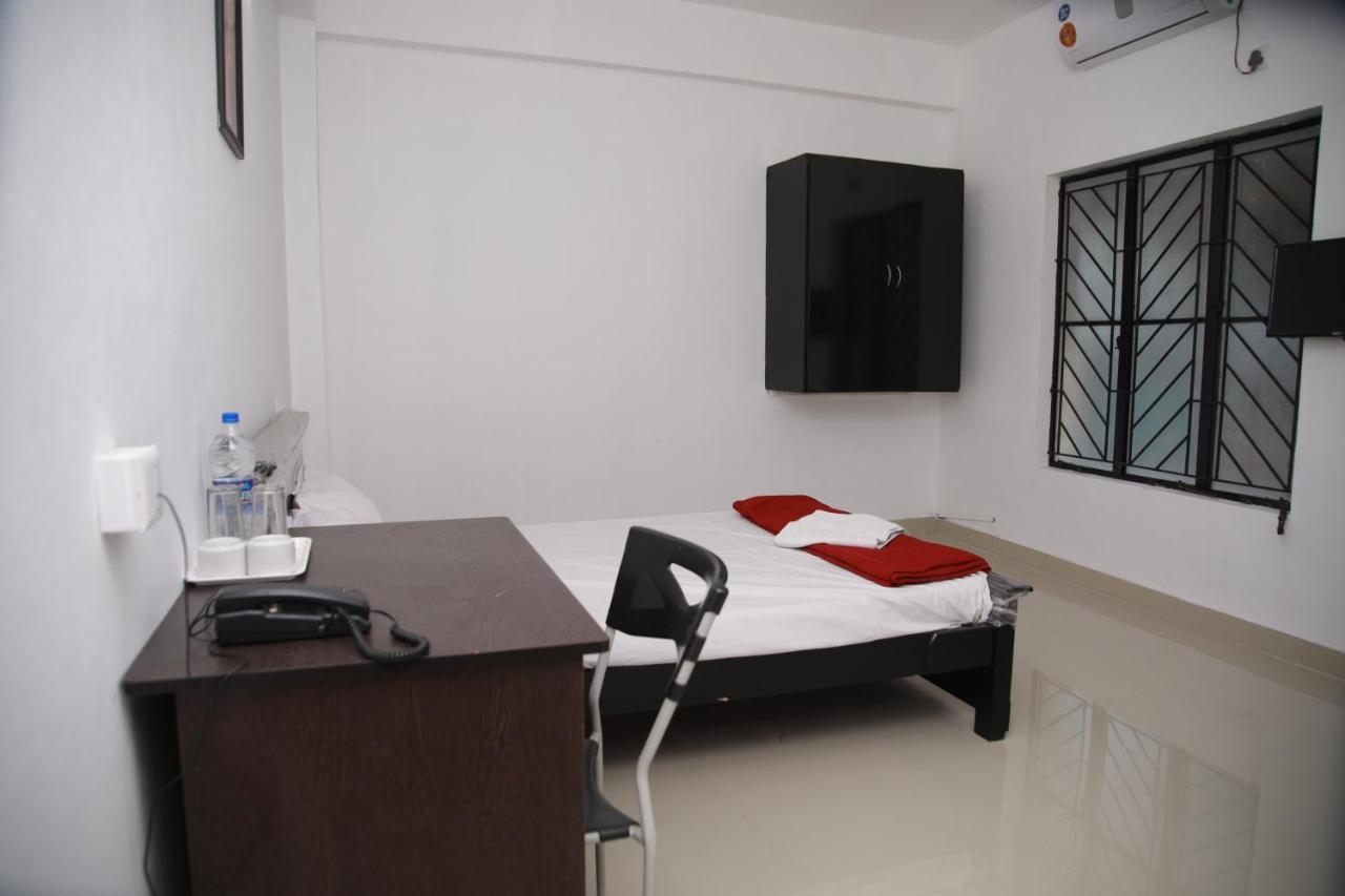 Hotel Meghna Residency Thiruvananthapuram Zewnętrze zdjęcie