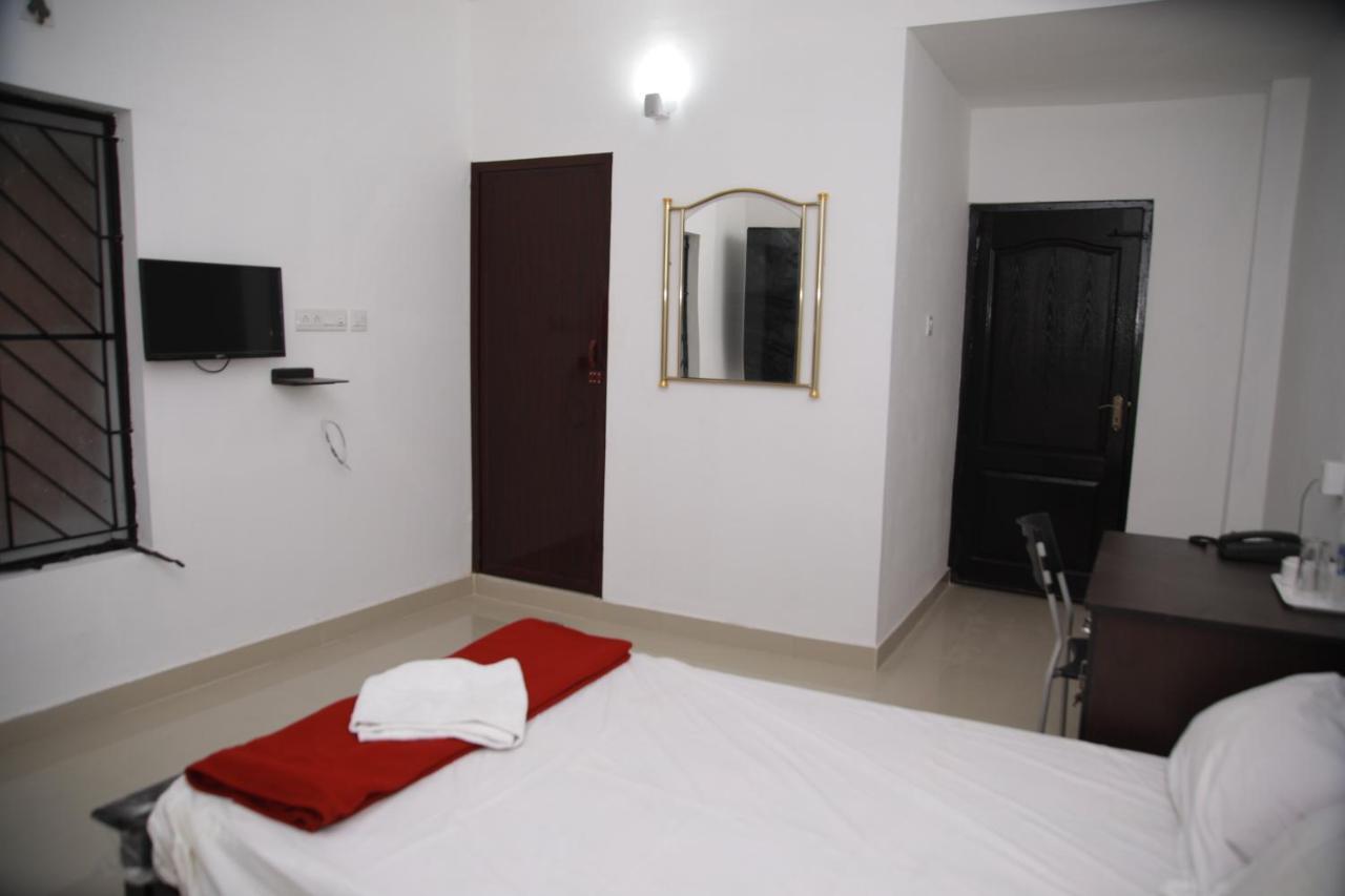 Hotel Meghna Residency Thiruvananthapuram Zewnętrze zdjęcie