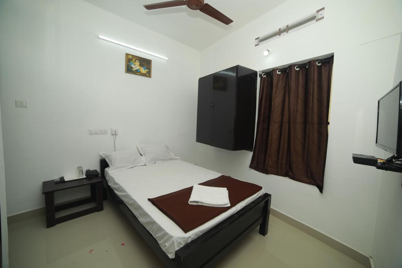 Hotel Meghna Residency Thiruvananthapuram Zewnętrze zdjęcie