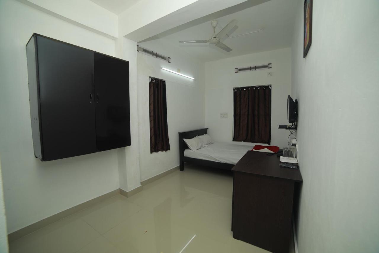 Hotel Meghna Residency Thiruvananthapuram Zewnętrze zdjęcie