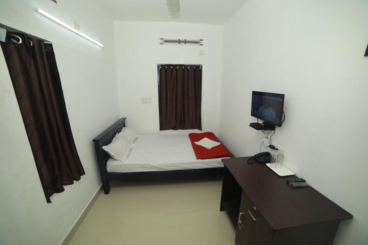 Hotel Meghna Residency Thiruvananthapuram Zewnętrze zdjęcie
