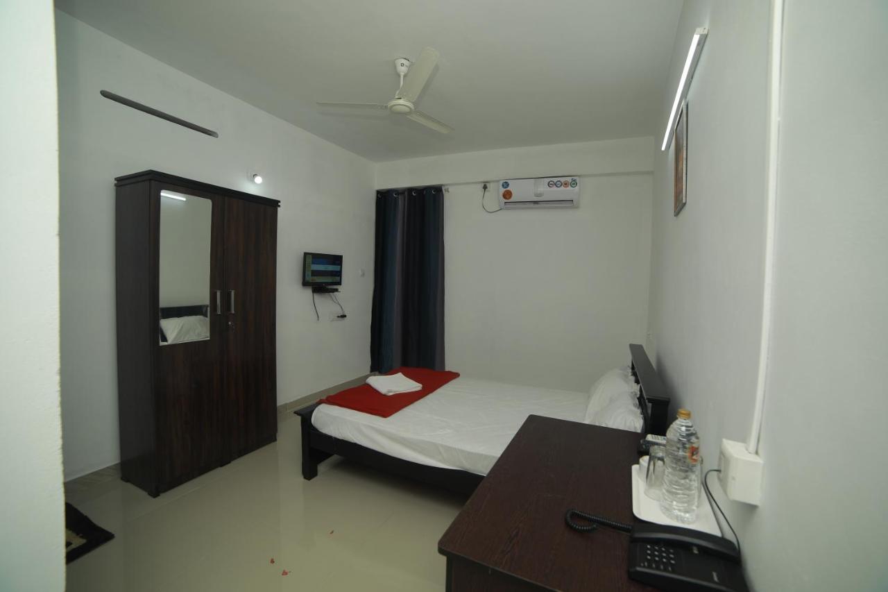 Hotel Meghna Residency Thiruvananthapuram Zewnętrze zdjęcie