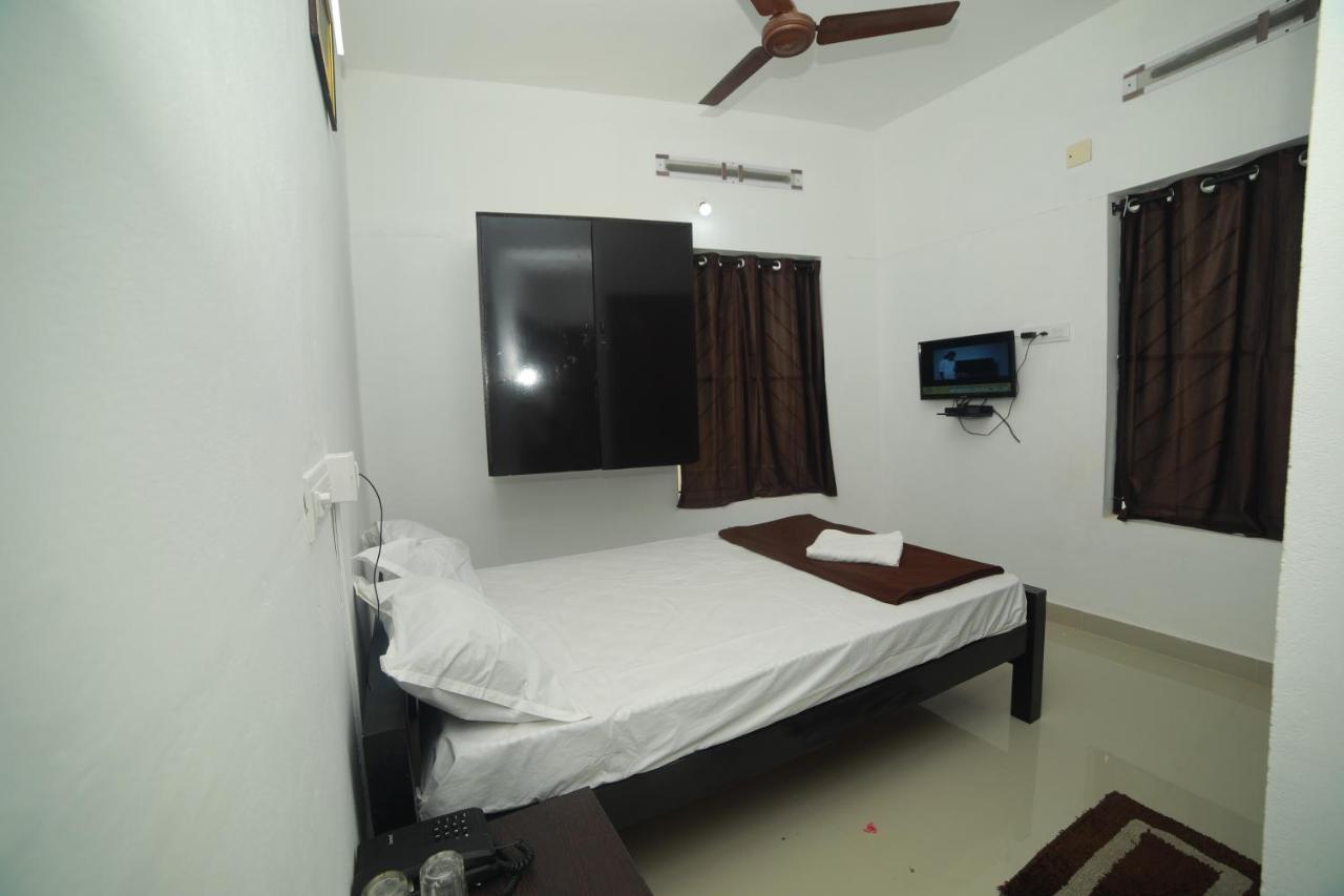 Hotel Meghna Residency Thiruvananthapuram Zewnętrze zdjęcie