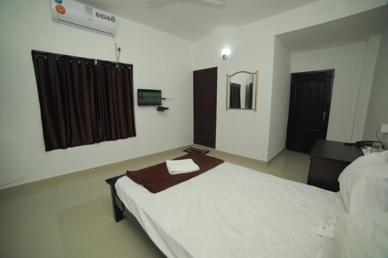 Hotel Meghna Residency Thiruvananthapuram Zewnętrze zdjęcie