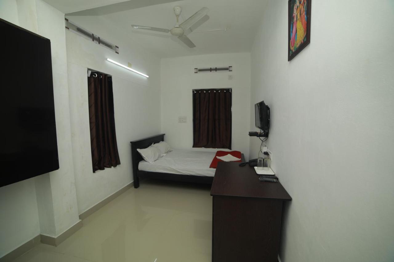 Hotel Meghna Residency Thiruvananthapuram Zewnętrze zdjęcie