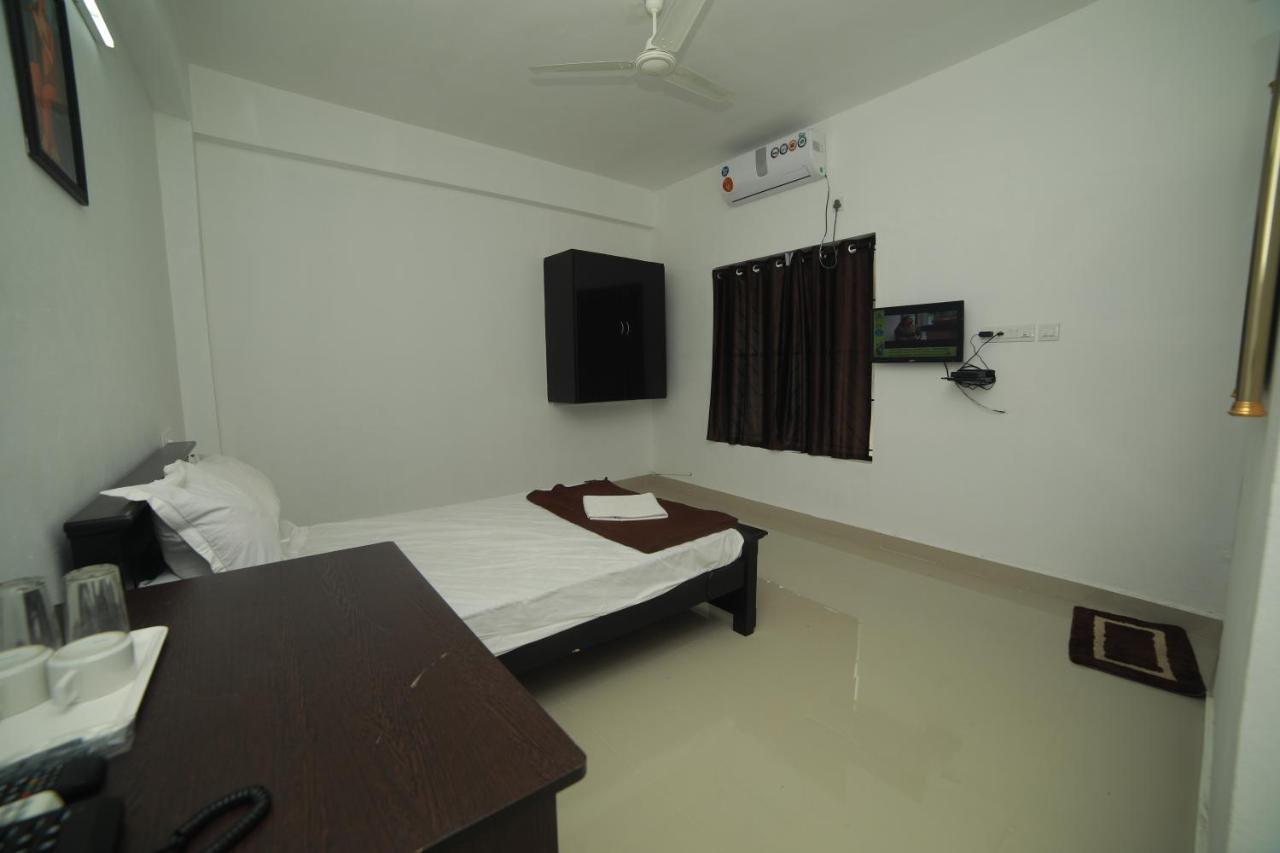 Hotel Meghna Residency Thiruvananthapuram Zewnętrze zdjęcie